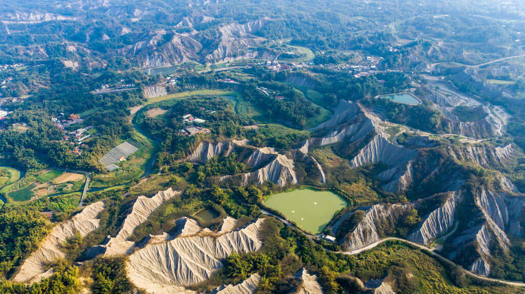 田寮月世界湖与恶地
